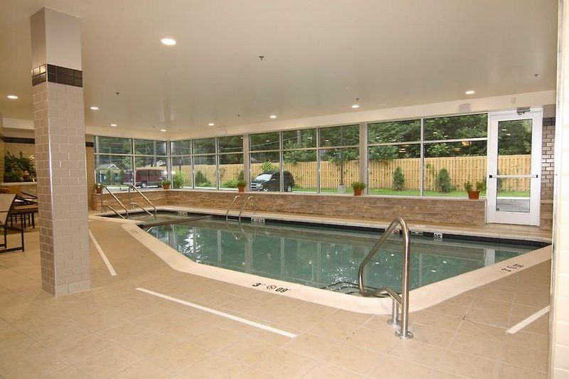Cambria Traverse Hotel 3*